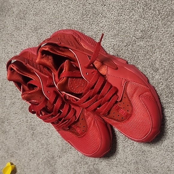 Red huaraches - Picture 2 of 4